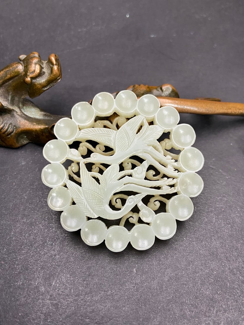 An Exquisite White Jade Crane Pattern Ornament: An Exquisite White Jade Crane Pattern Ornament Liao Dynasty, China Size:5.3cmx0.6cm Weight:29g (The Dimensions Of All Batches Are Manually Measured.If You Need More Detailed Information, Please Contac