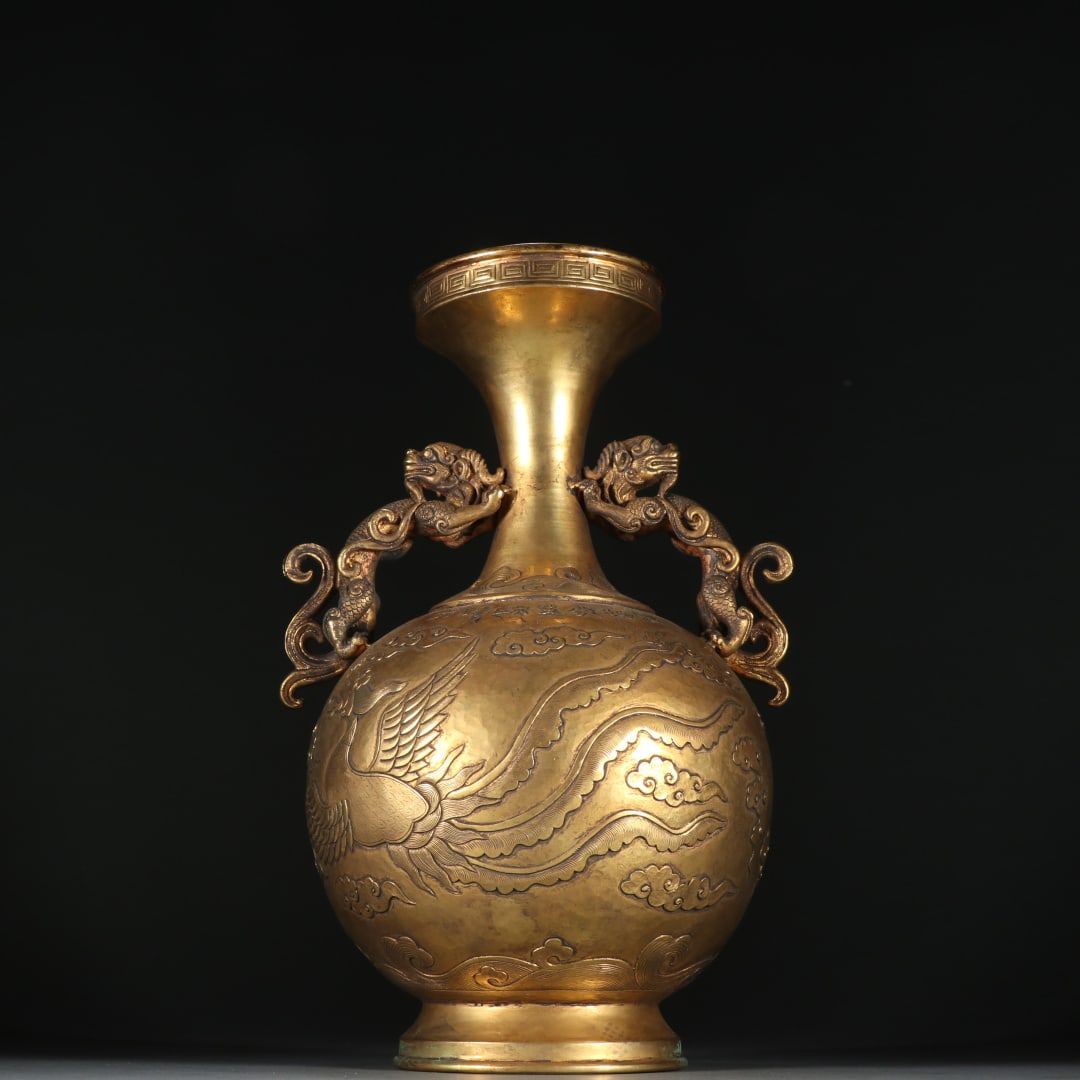 An Exquisite Gilt Bronze Phoenix Pattern Double-Ears Vase: An Exquisite Gilt Bronze Phoenix Pattern Double-Ears Vase Qing Dynasty, China Size:25cmx16.4cm Weight:1494.7g (The Dimensions Of All Batches Are Manually Measured.If You Need More Detailed