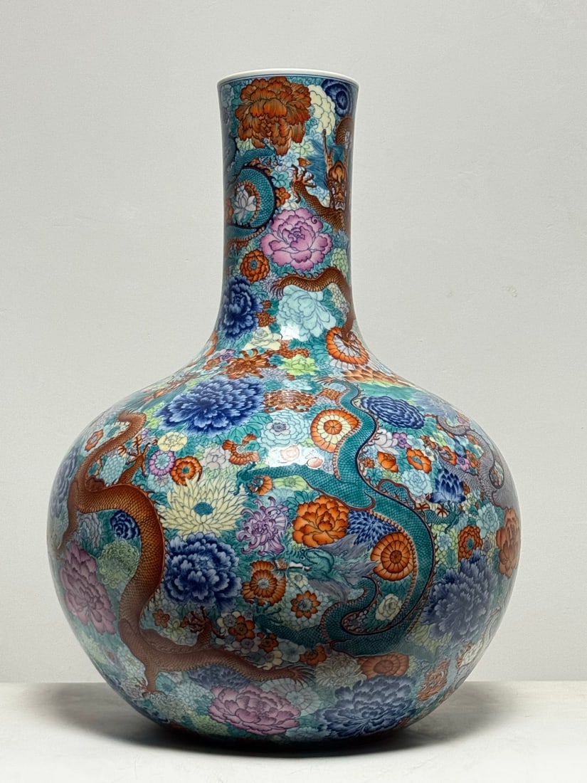 An Exquisite Doucai Flower Pattern Dragon Pattern Vase - 7
