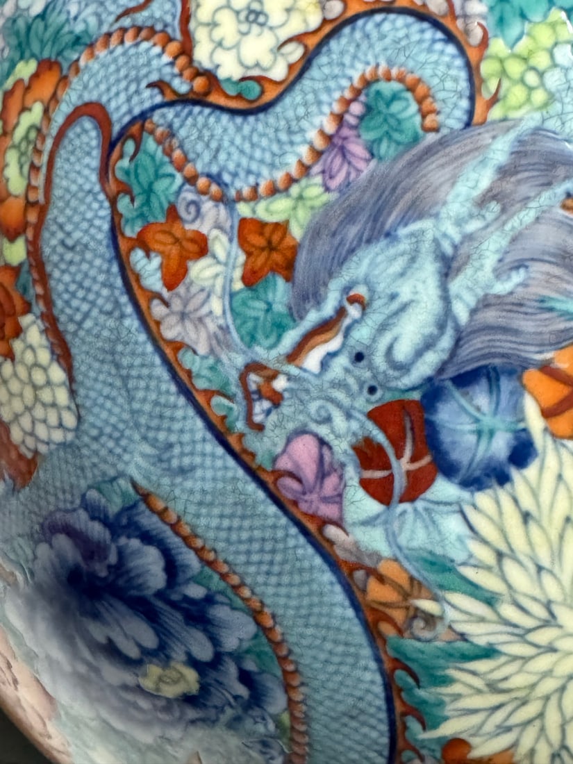 An Exquisite Doucai Flower Pattern Dragon Pattern Vase - 8