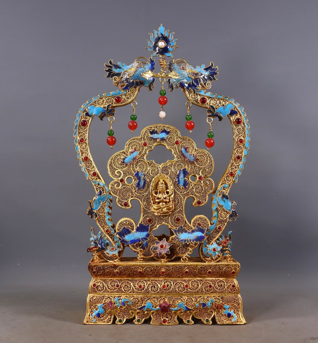 An Exquisite Gilt Bronze Inlaid Gems Dragon Pattern Screen: An Exquisite Gilt Bronze Inlaid Gems Dragon Pattern Screen Qing Dynasty, China Qianlong Four-character Mark Size:38cmx22cmx7.5cm Weight:1355g (The Dimensions Of All Batches Are Manually Measured.If Yo