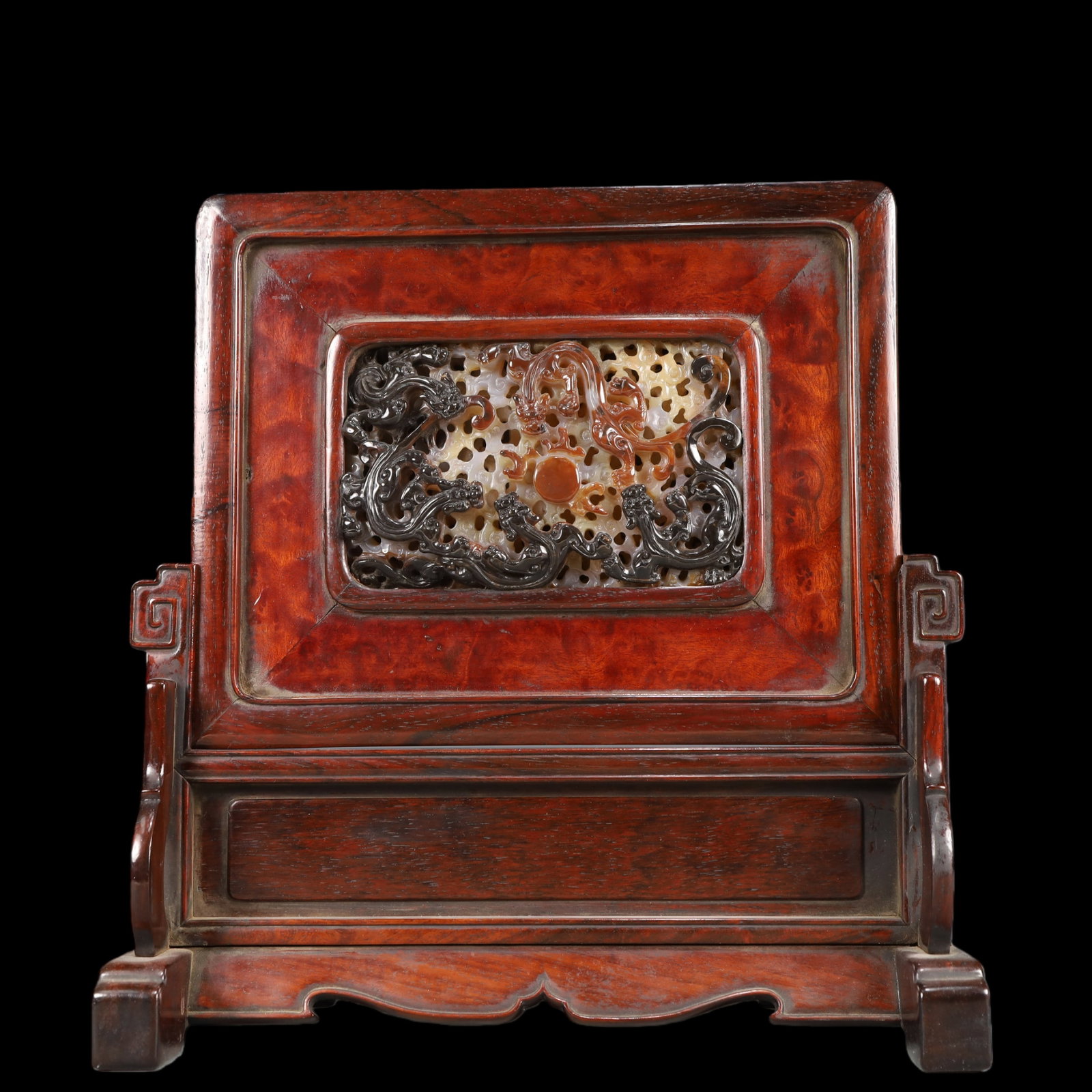 A Exquisite Zitanwood Inlaid White Jade Dragon Pattern Screen Ornament: A Exquisite Zitanwood Inlaid White Jade Dragon Pattern Screen Ornament Qing Dynasty, China Size:26.5cmx11.5cmx28cm Weight:1500g (The Dimensions Of All Batches Are Manually Measured.If You Need More De