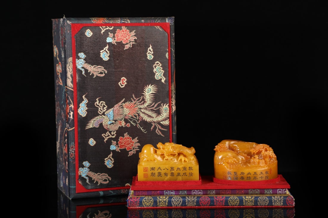 A Set of Fine Shoushan Stone Dragon Pattern Seal: A Set of Fine Shoushan Stone Dragon Pattern Seal Qing Dynasty, China Size:6cmx10.5cm Weight:1431g (The Dimensions Of All Batches Are Manually Measured.If You Need More Detailed Information, Please