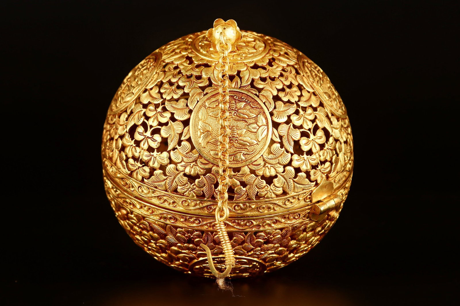 An Exquisite Gilt Bronze Lotus Pattern Pendant: An Exquisite Gilt Bronze Lotus Pattern Pendant Tang Dynasty, China Size:10cm Weight:297g (The Dimensions Of All Batches Are Manually Measured.If You Need More Detailed Information, Please Contact Our