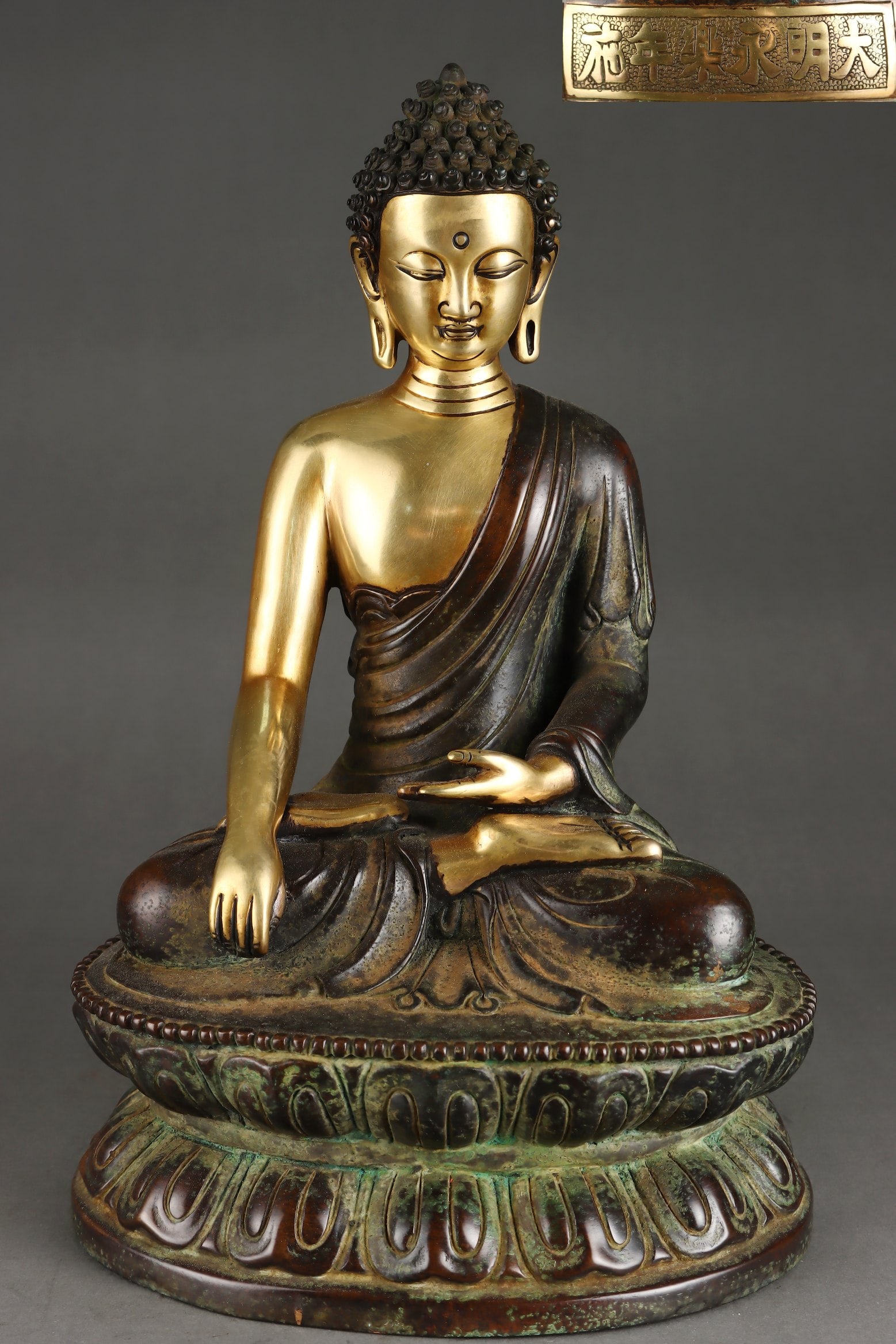 An Exquisite Gilt Bronze Statue of Sakyamuni: An Exquisite Gilt Bronze Statue of Sakyamuni Ming Dynasty, China Yongle Six-character Mark Size:32cmx21cm Weight:8250g (The Dimensions Of All Batches Are Manually Measured.If You Need More Detailed In