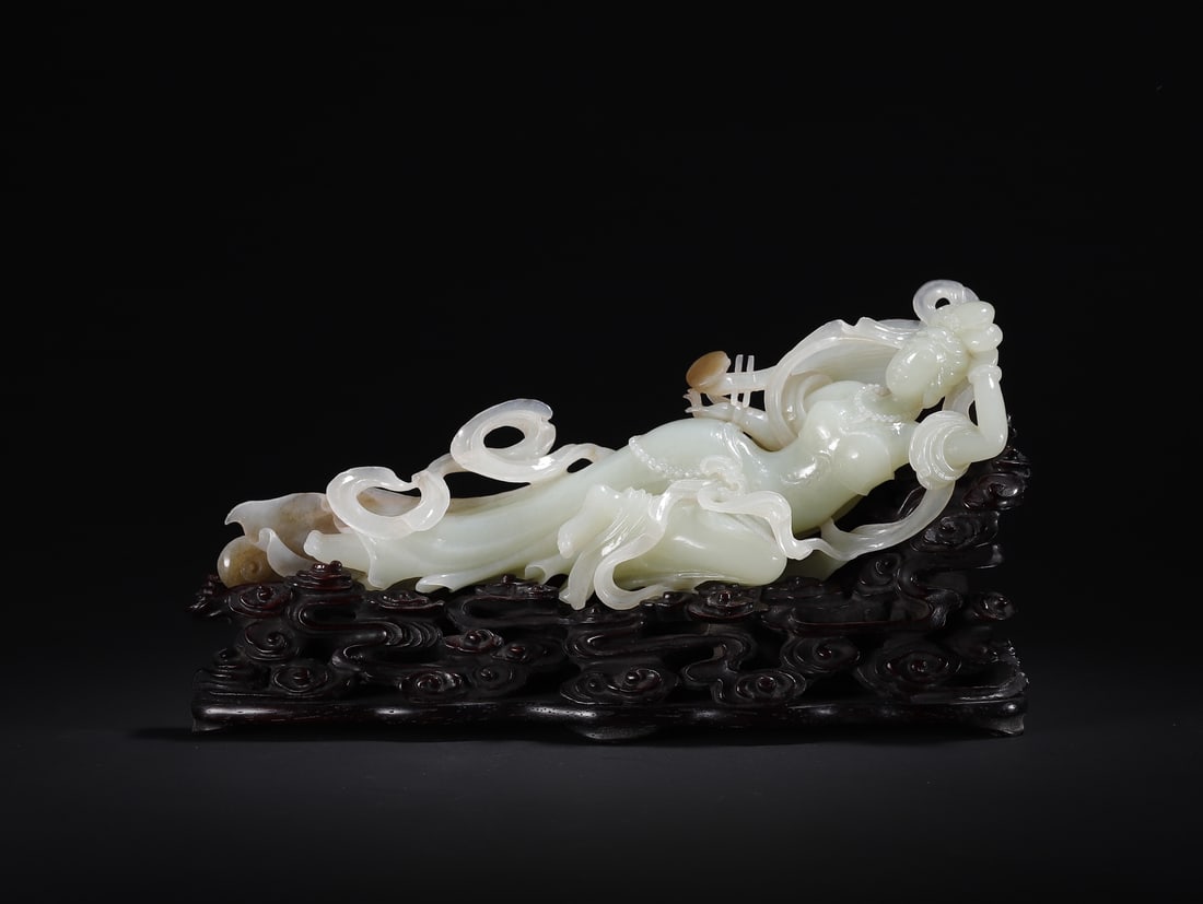 An Exquisite White Jade Figure Ornament (1 of 10)