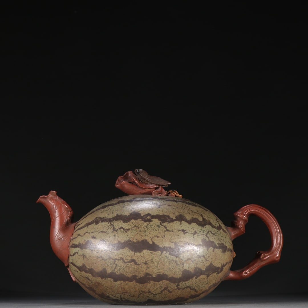 An Exquisite Purple Sands Teapot: An Exquisite Purple Sands Teapot Qing Dynasty, China Size:12cmx20.5cm (The Dimensions Of All Batches Are Manually Measured.If You Need More Detailed Information, Please Contact Our Customer Service