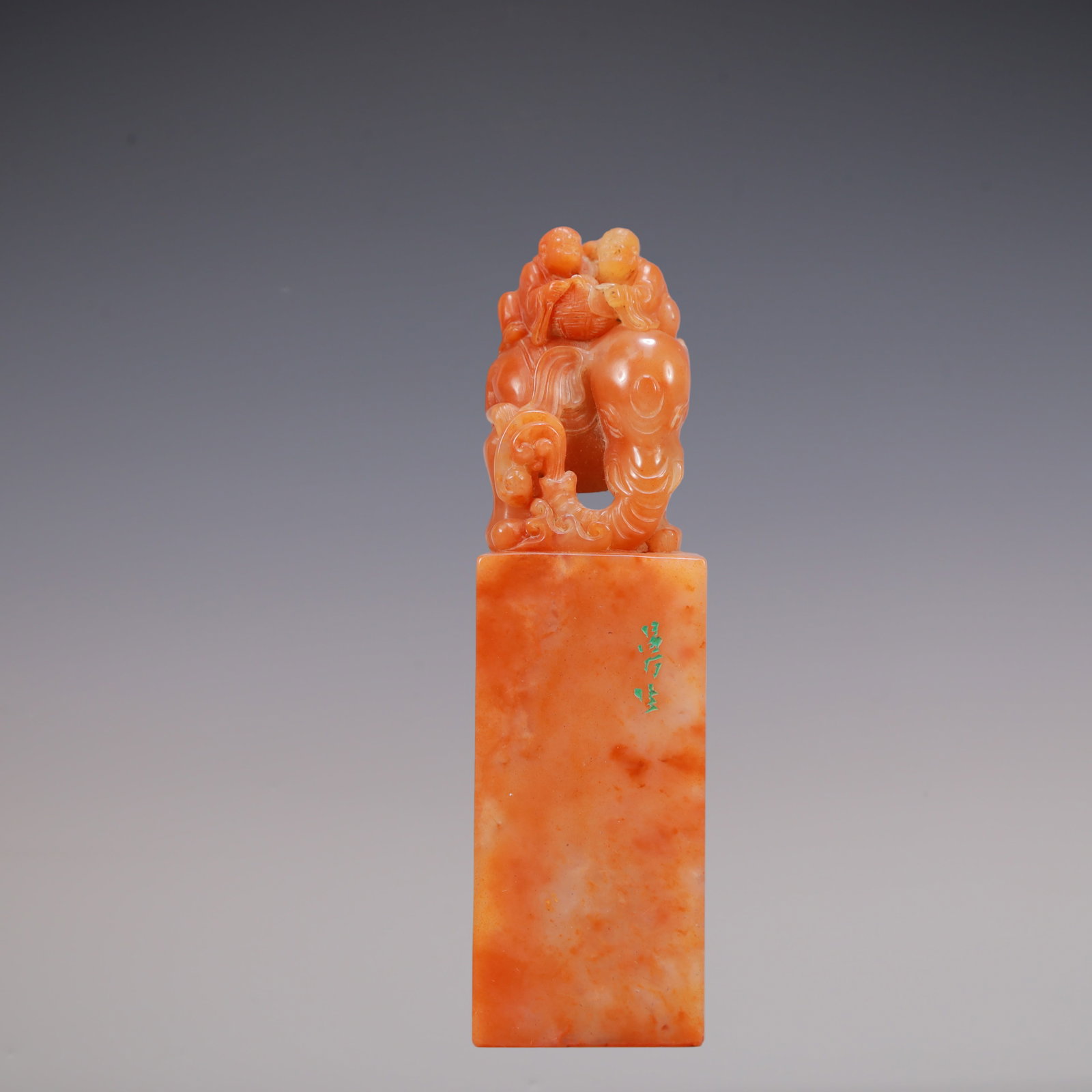 A Exquisite Shoushan Stone Seal: A Exquisite Shoushan Stone Seal Qing Dynasty, China Size:3.3cmx3.3cmx11.5cm Weight:250g (The Dimensions Of All Batches Are Manually Measured.If You Need More Detailed Information, Please Contact Our