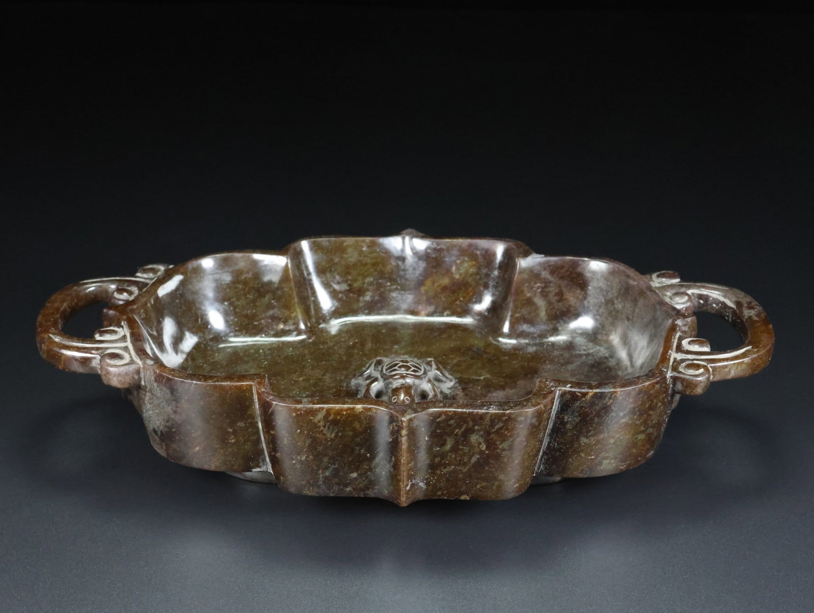 An Exquisite White Jade Double-Ears Brush Washer (1 of 9)
