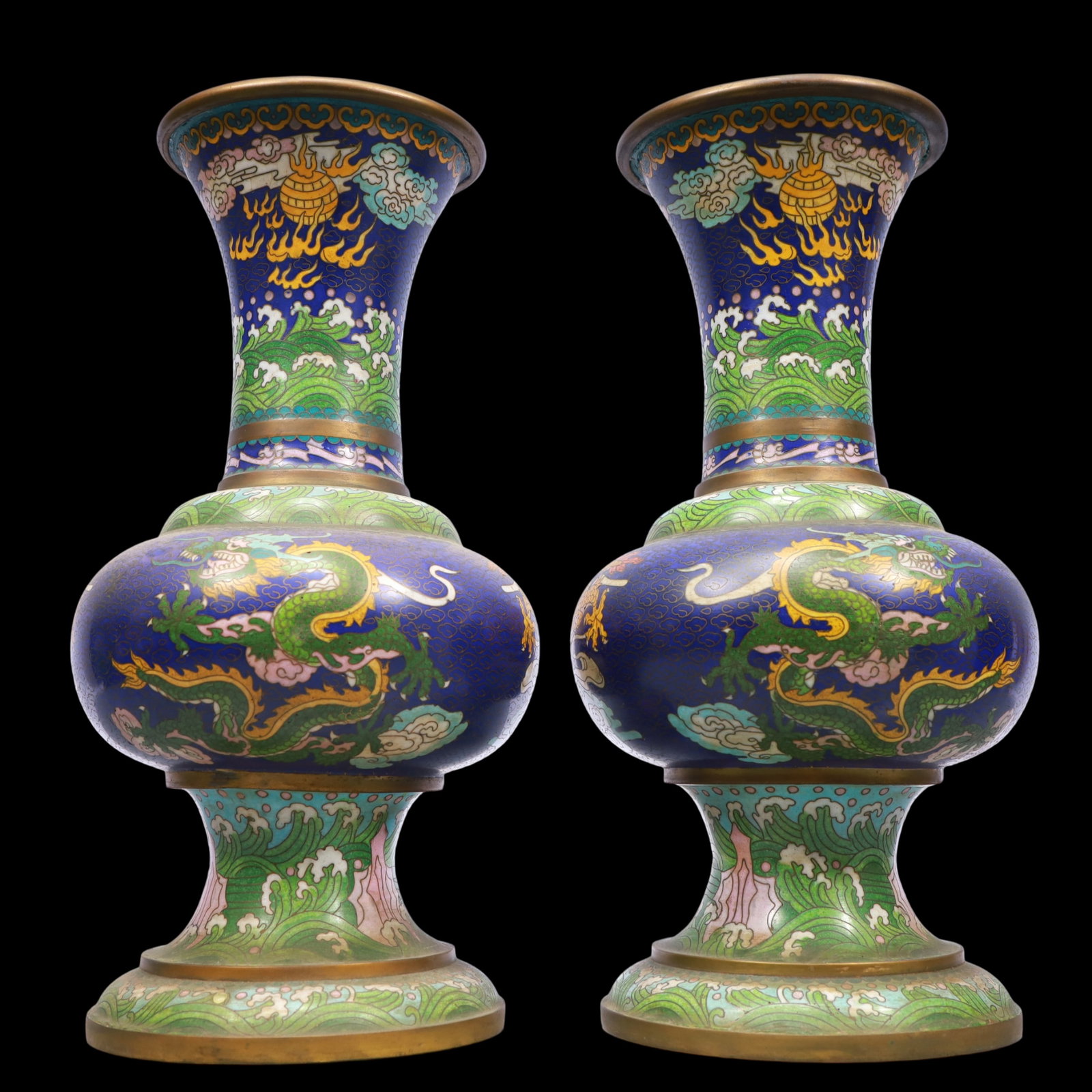 A Exquisite A pair of Cloisonne Seawater Pattern Dragon Pattern Vase: A Exquisite A pair of Cloisonne Seawater Pattern Dragon Pattern Vase Qing Dynasty, China Size:18cmx38cm Weight:4400g (The Dimensions Of All Batches Are Manually Measured.If You Need More Detailed Info