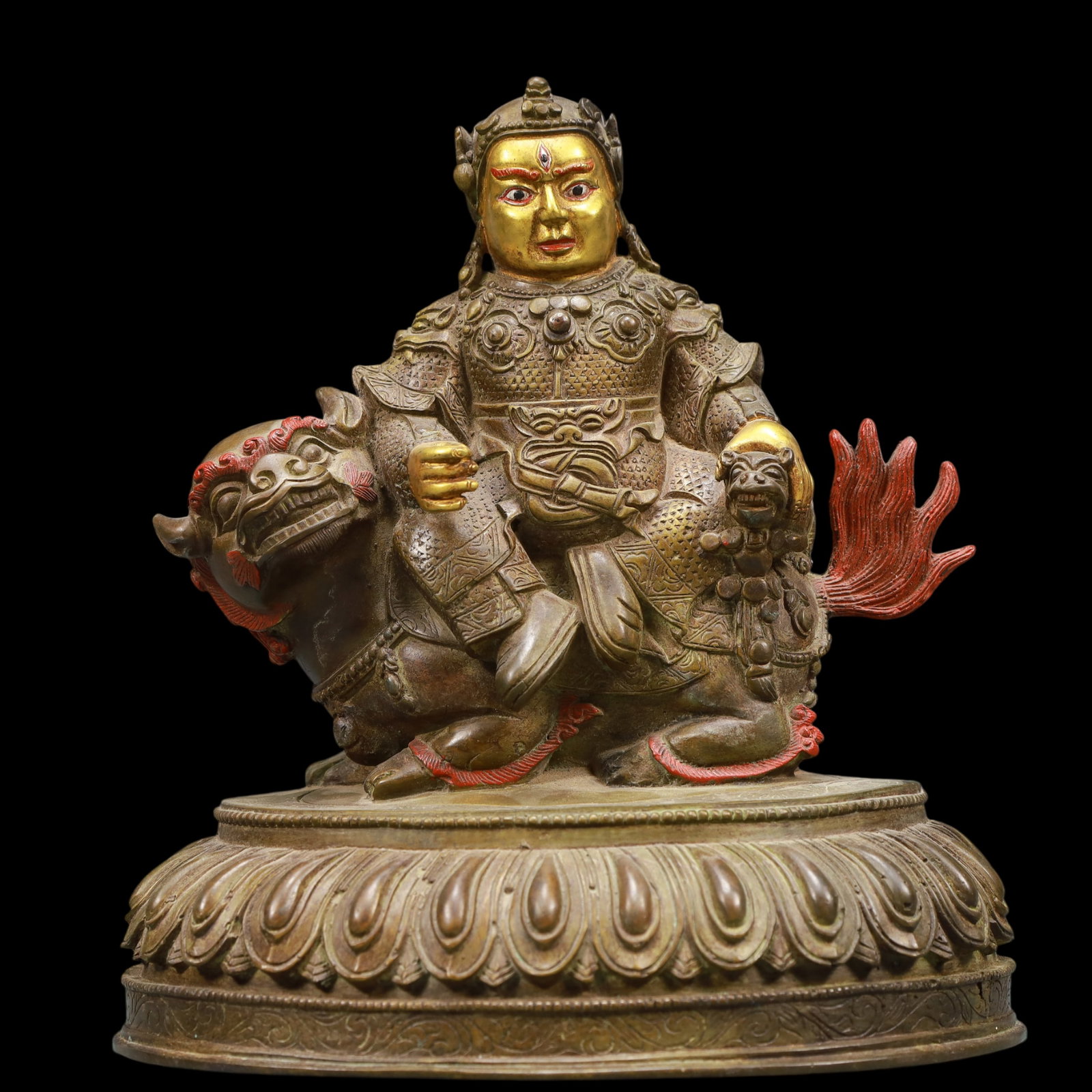 A Exquisite Gilt Bronze Statue of Heavenly King: A Exquisite Gilt Bronze Statue of Heavenly King Ming Dynasty, China Size:20cmx14cmx22cm Weight:2450g (The Dimensions Of All Batches Are Manually Measured.If You Need More Detailed Information, Please 
