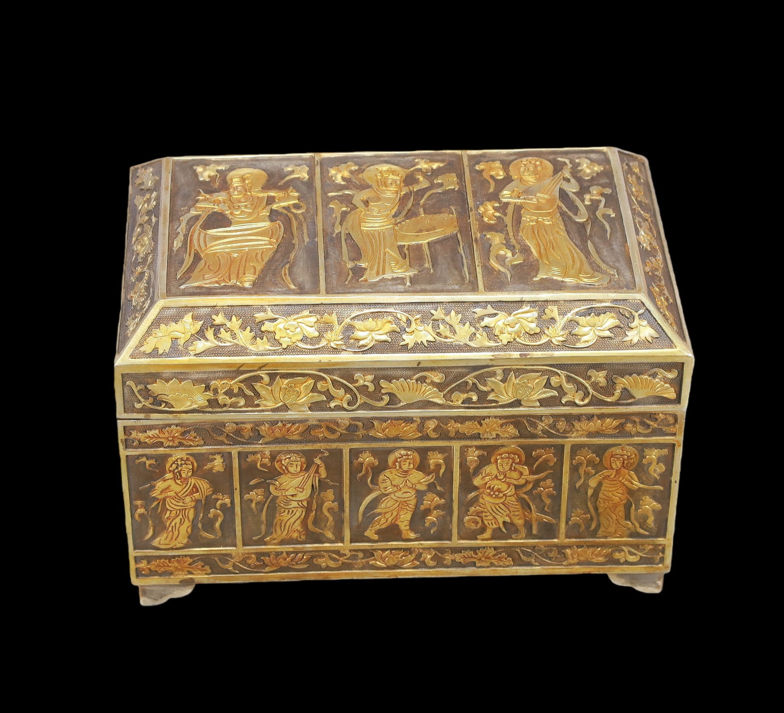 A Exquisite Gilt Silver Lotus Pattern Character and Story Pattern Box (1 of 15)