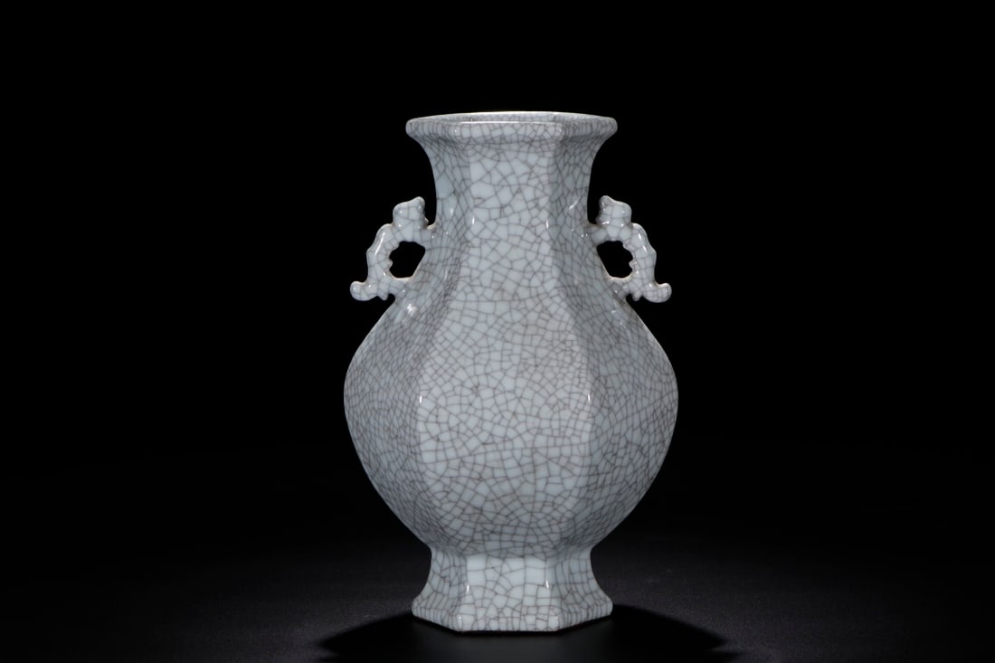 An Exquisite Ge yao Double-Ears Vase: An Exquisite Ge yao Double-Ears Vase Qing Dynasty, China Yongzheng Six-character Mark Size:31.5cm (The Dimensions Of All Batches Are Manually Measured.If You Need More Detailed Information, Please Con