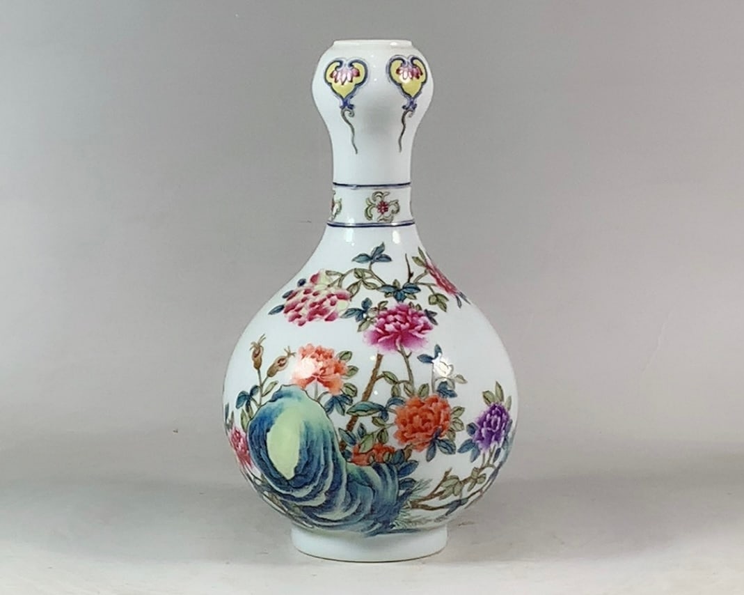 An Exquisite Enamel Flower Pattern with poem Vase: An Exquisite Enamel Flower Pattern with poem Vase Qing Dynasty, China Qianlong Four-character Mark Size:18.5cmx2.8cm (The Dimensions Of All Batches Are Manually Measured.If You Need More Detailed