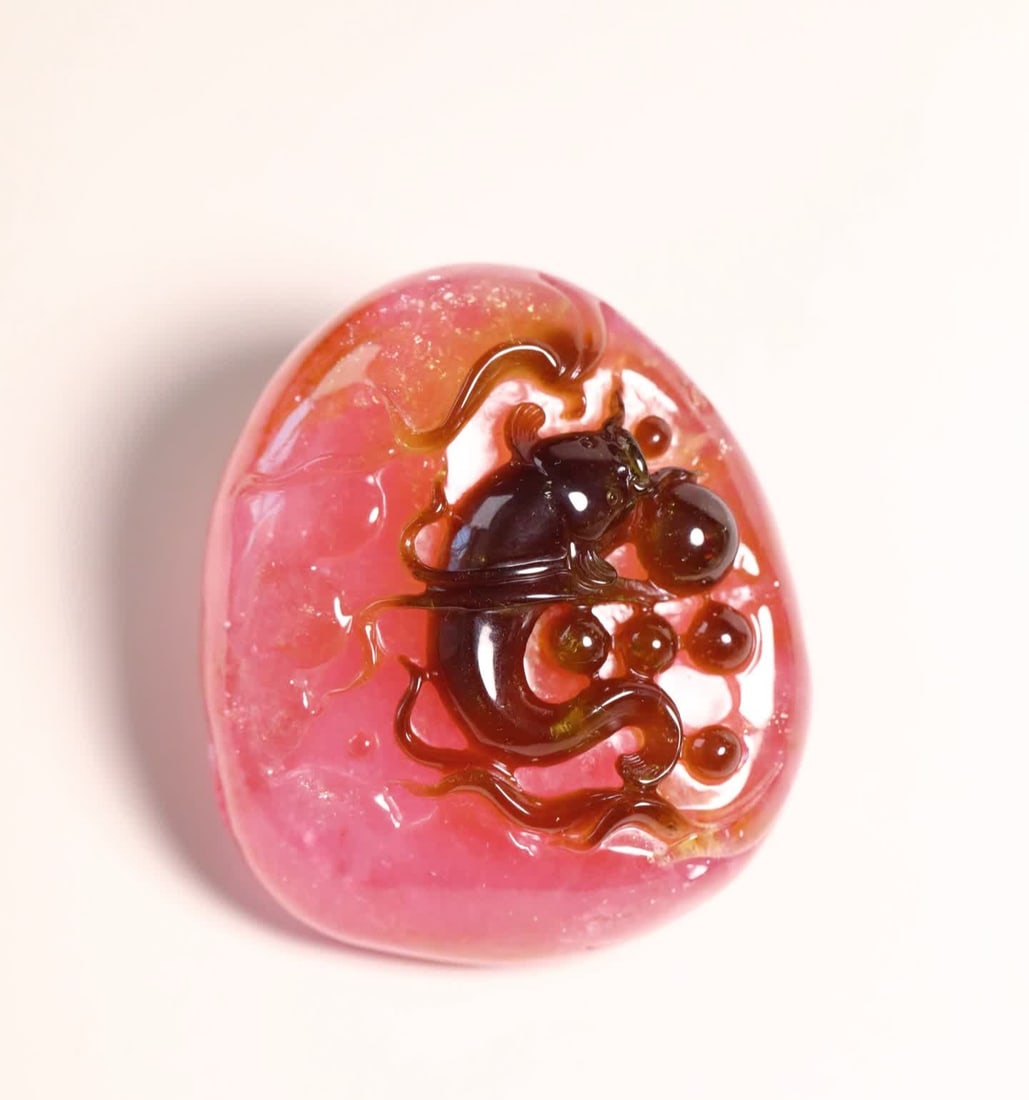 A Qing Dynasty pink tourmaline two-color tourmaline carving has fish handles every year (1 of 7)