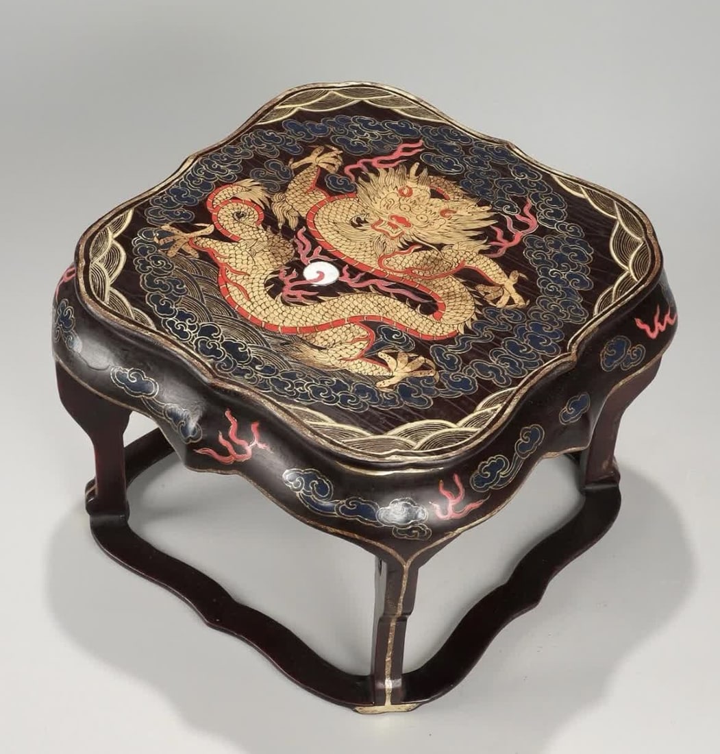 A Qing Dynasty lacquered carved gold and colorful dragon pattern square flower table: Qing Dynasty lacquer carving with gold and colorful dragon pattern square flower table SIZE: H:15cm W:20cm W:468g (The Dimensions Of All Batches Are Manually Measured.If You Need More Detailed