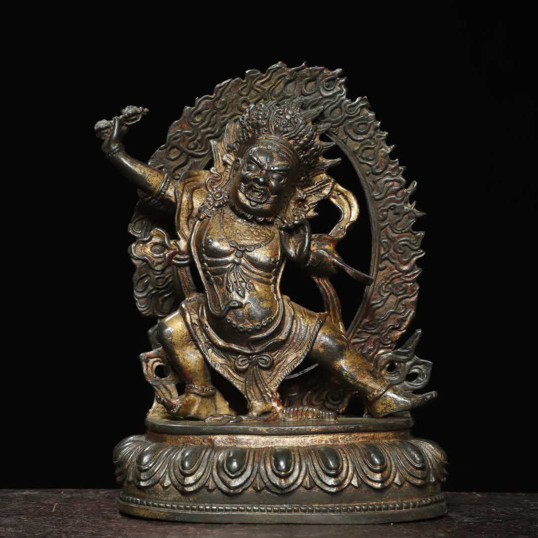 A Qing Dynasty copper clay Vajra hand statue: Qing Dynasty copper clay Vajra hand statue SIZE: H:24cm W:17cm T:8cm W:1.65kg (The Dimensions Of All Batches Are Manually Measured.If You Need More Detailed Information, Please Contact Our Customer