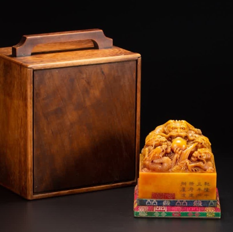 A Qing Dynasty Tian Huang seal: Qing Dynasty Tian Huang Seal SIZE: L:12cm W:12cm H:11.5cm W:2870g (The Dimensions Of All Batches Are Manually Measured.If You Need More Detailed Information, Please Contact Our Customer Service Before