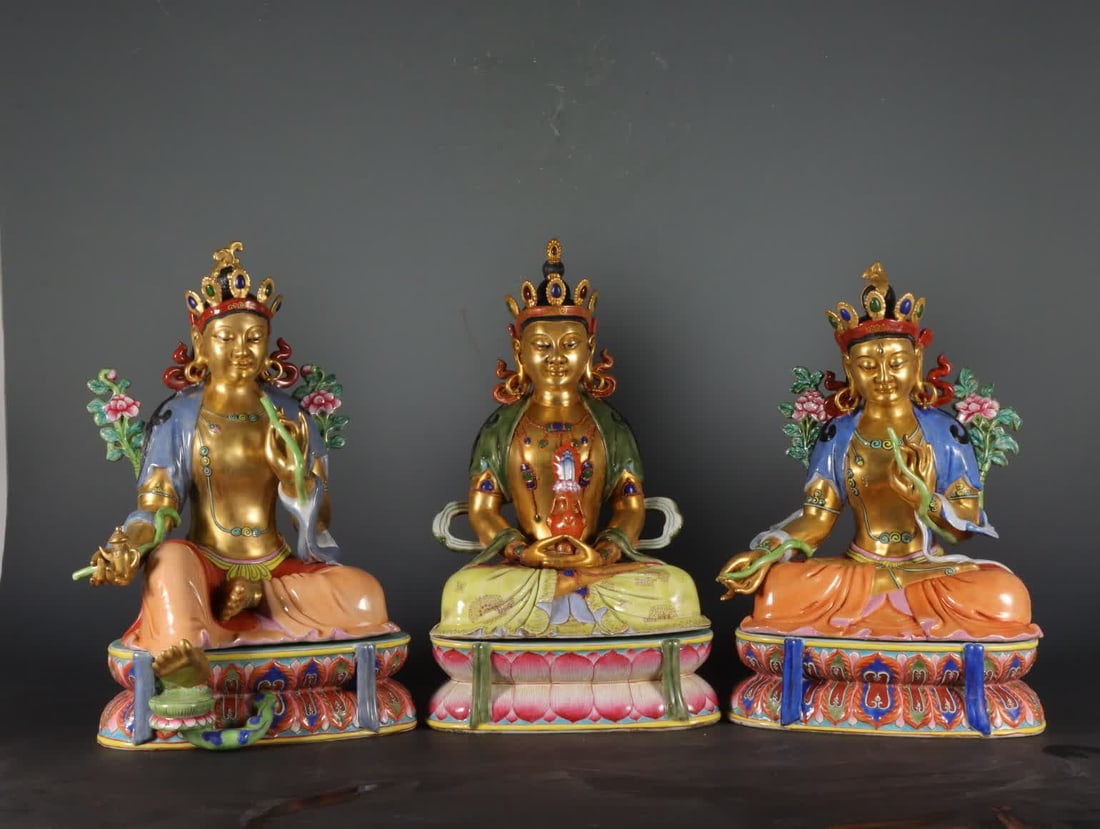 One Qianlong period of the Qing Dynasty sculpture porcelain gilt and colorful lotus base three: Qianlong year of the Qing Dynasty Sculpture porcelain gilt and colorful lotus base three Buddha statues SIZE: H:37.8cm L:22.8cm W:20cm (The Dimensions Of All Batches Are Manually Measured.If You Need