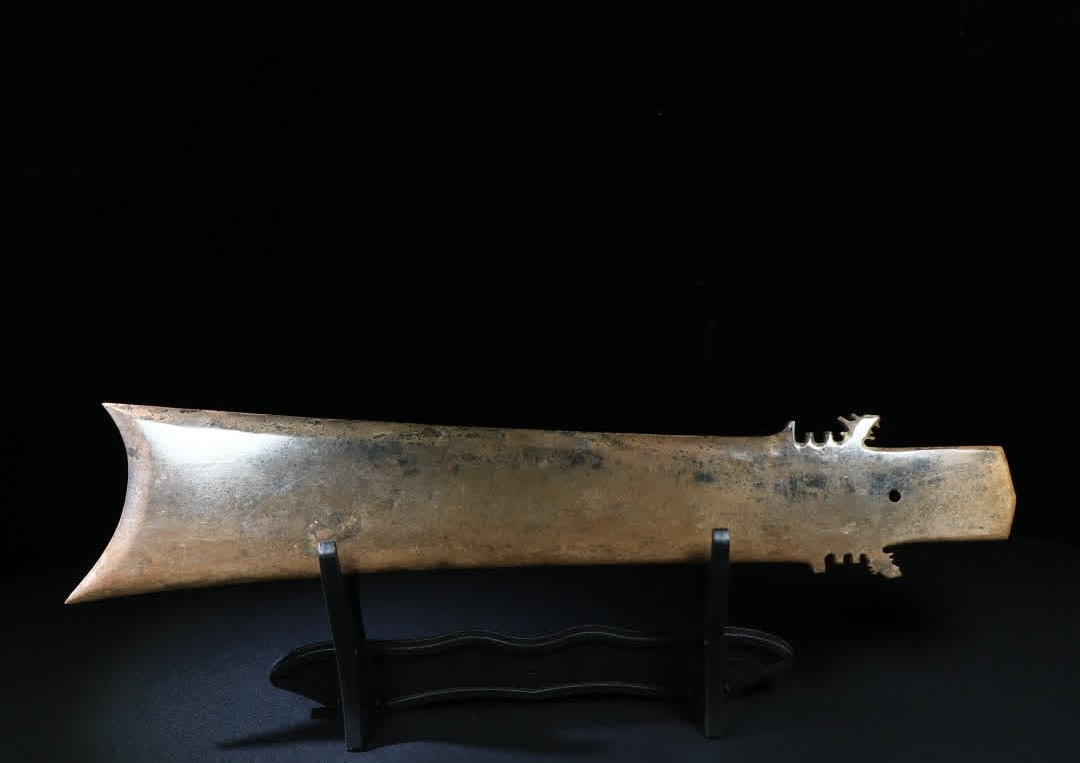 A piece of ancient jade zhang: Ancient jade zhang SIZE: 40.5x8.5x0.8cm W:432g (The Dimensions Of All Batches Are Manually Measured.If You Need More Detailed Information, Please Contact Our Customer Service Before Bidding.)