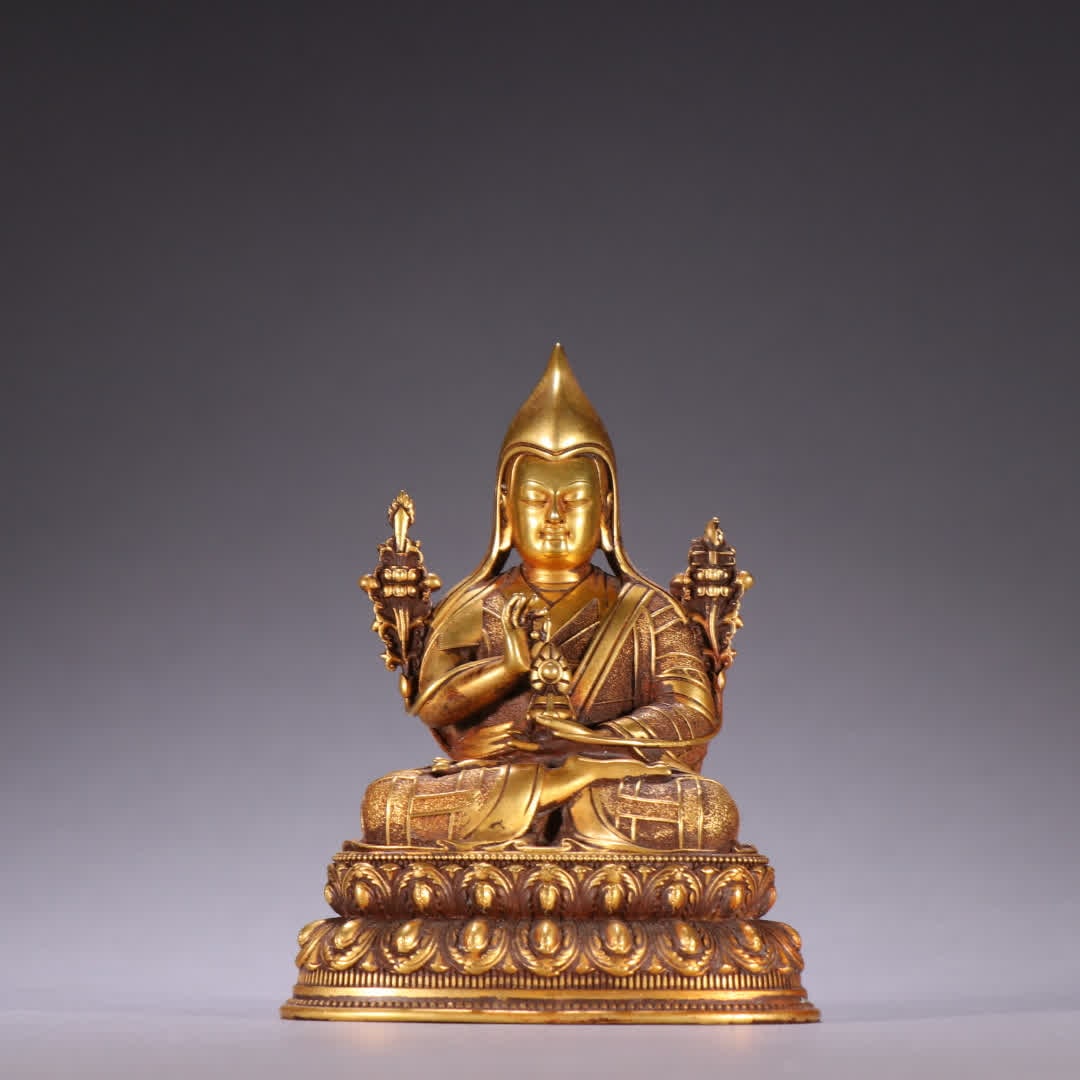 A bronze gilt statue of Tsongkhapa in the Qing Dynasty: Qing Dynasty bronze gilt Tsongkhapa statue SIZE: H:10cm W:7.8cm W:570g (The Dimensions Of All Batches Are Manually Measured.If You Need More Detailed Information, Please Contact Our Customer Service B