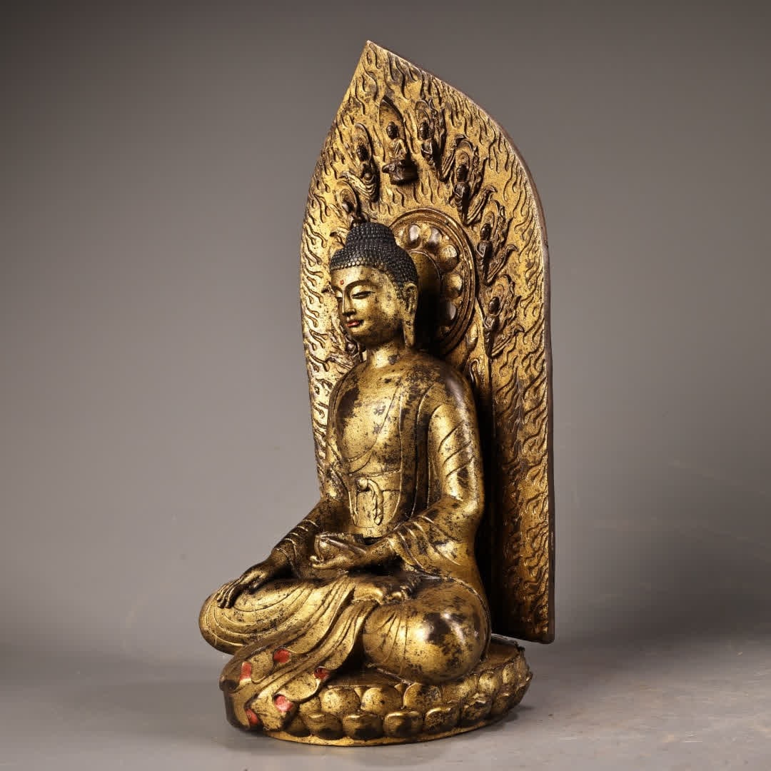 A Buddha statue of Shakyamuni Buddha engraved with high relief engraved in gold in the Qing Dynasty - 10
