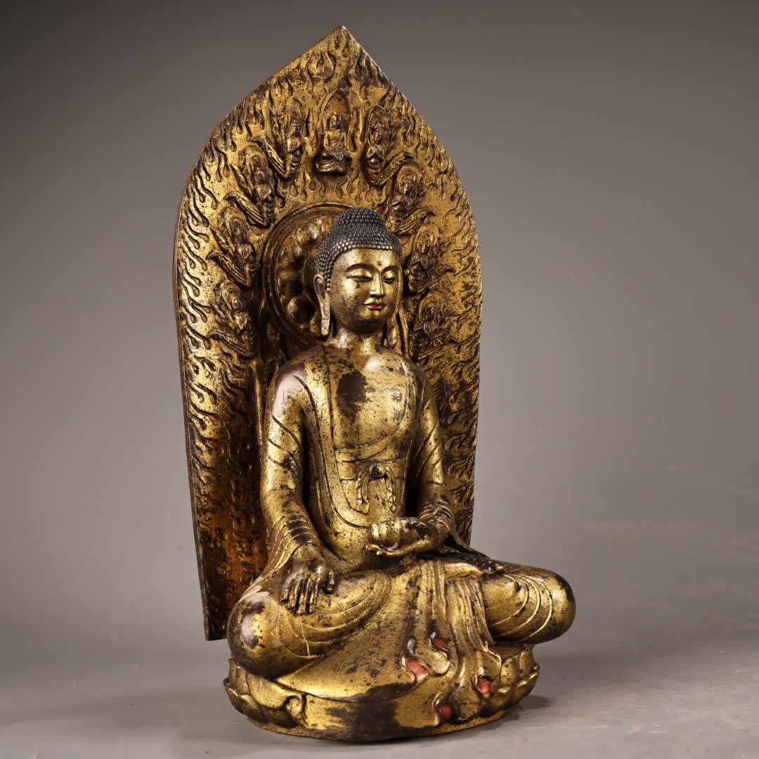 A Buddha statue of Shakyamuni Buddha engraved with high relief engraved in gold in the Qing Dynasty - 2