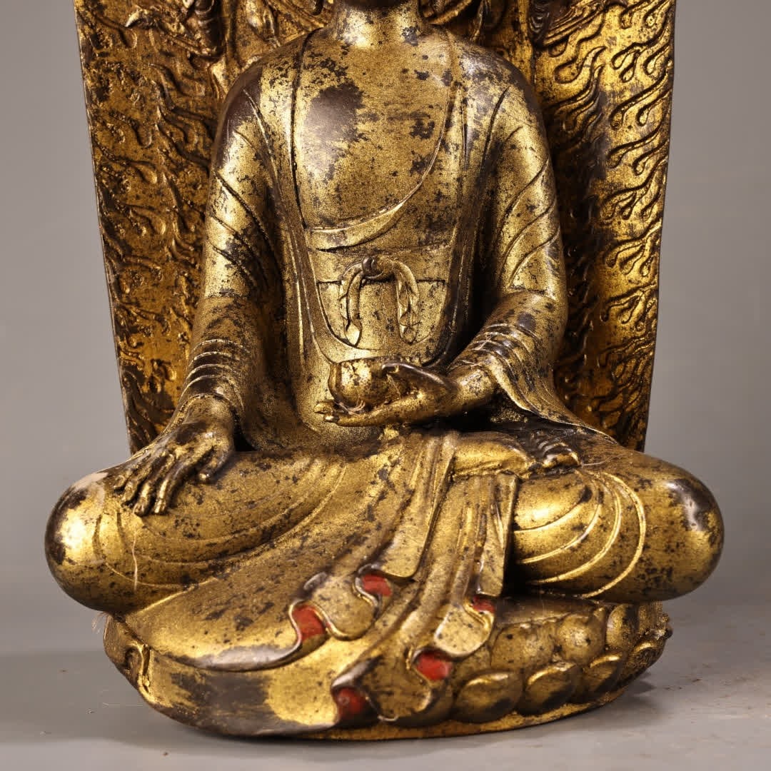 A Buddha statue of Shakyamuni Buddha engraved with high relief engraved in gold in the Qing Dynasty - 5