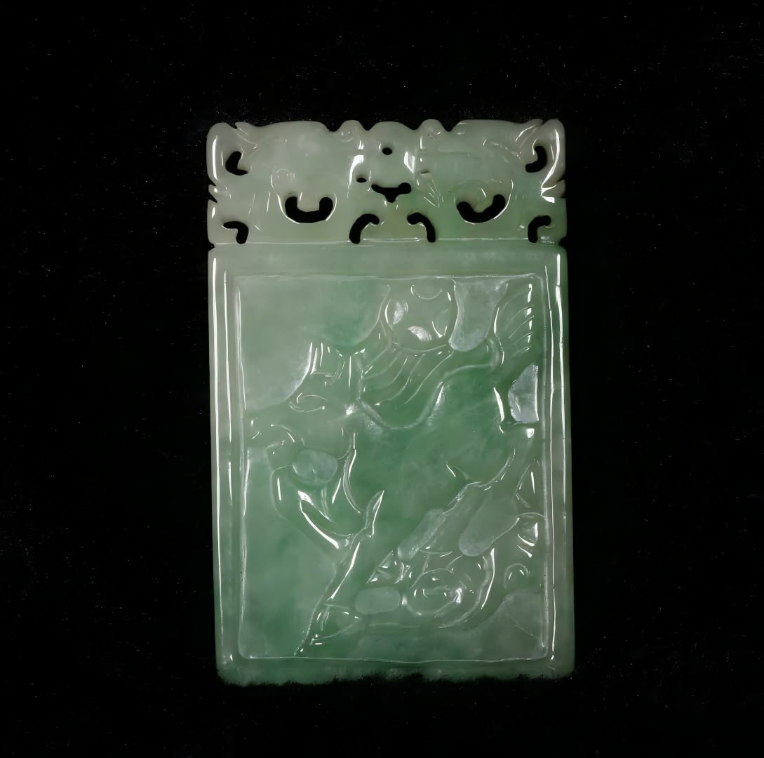 A Qing Dynasty jade Pegasus auspicious pattern is listed: Qing Dynasty jade Pegasus auspicious pattern listing is made of jadeite material, delicate texture, elegant and bright color, carved with relief techniques, carved on the surface of the auspicious bea