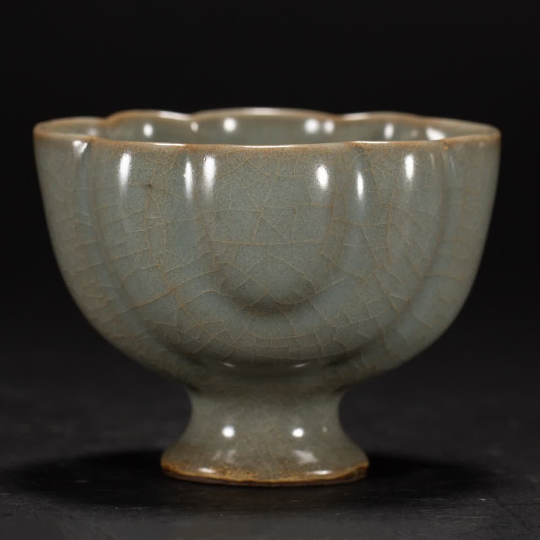 A Song Ru kiln cup (1 of 9)