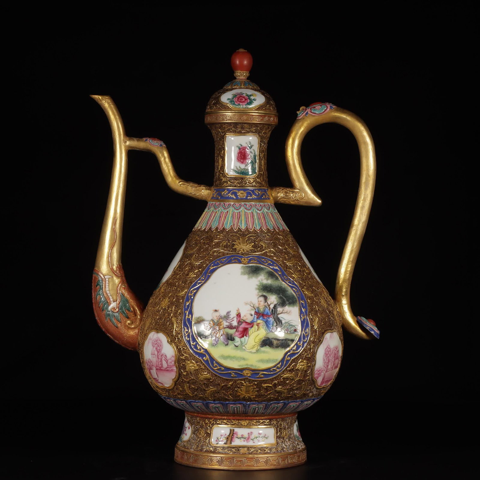 A piece of Qianlong year of the Qing Dynasty pastel gold-painted carved entwined lotus flower: Qianlong year of the Qing Dynasty pastel gold-painted carved entwined lotus flower pattern window opening character story pot SIZE: H: 49.9cm MouthD: 8.6cm Bottom diameter 15.8cm (The Dimensions Of Al