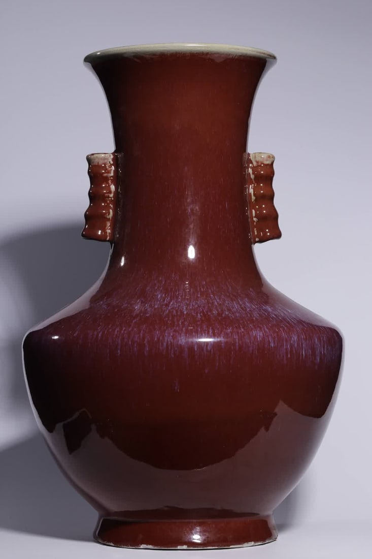 A Qing Dynasty kiln changed glaze double ear statue: Qing Dynasty kiln changed glazed double ear statue This statue is regular in shape, with rich glaze, round mouth, double ears, slippery shoulders, bulging belly, delicate tire quality, and regular tir