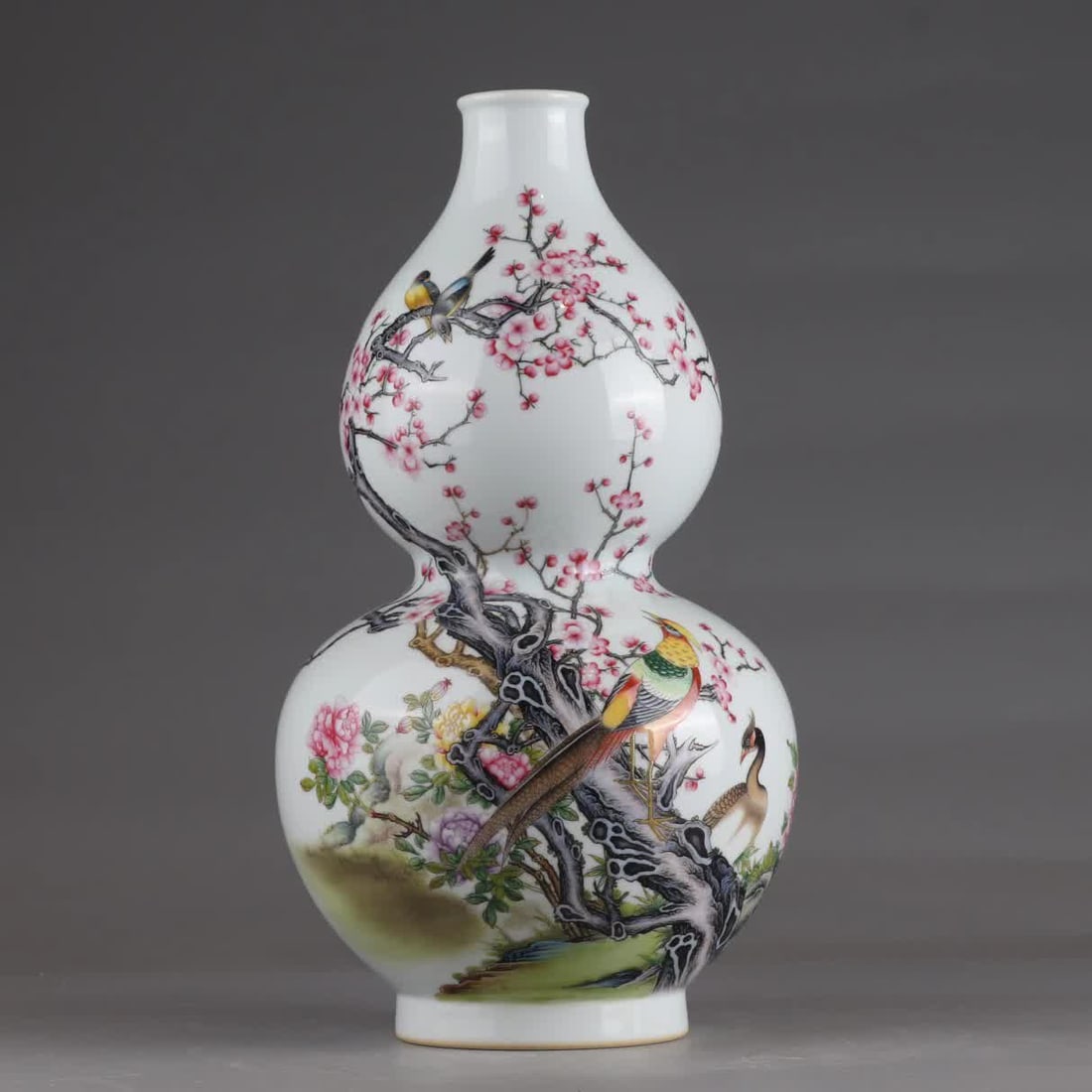 A Qing Dynasty Qianlong enamel colorful flower and bird poetry gourd bottle: Qing Dynasty Qianlong enamel flower and bird poetry gourd bottle SIZE: H: 29.8cm Belly diameter 16.5cm (The Dimensions Of All Batches Are Manually Measured.If You Need More Detailed Information, Pleas