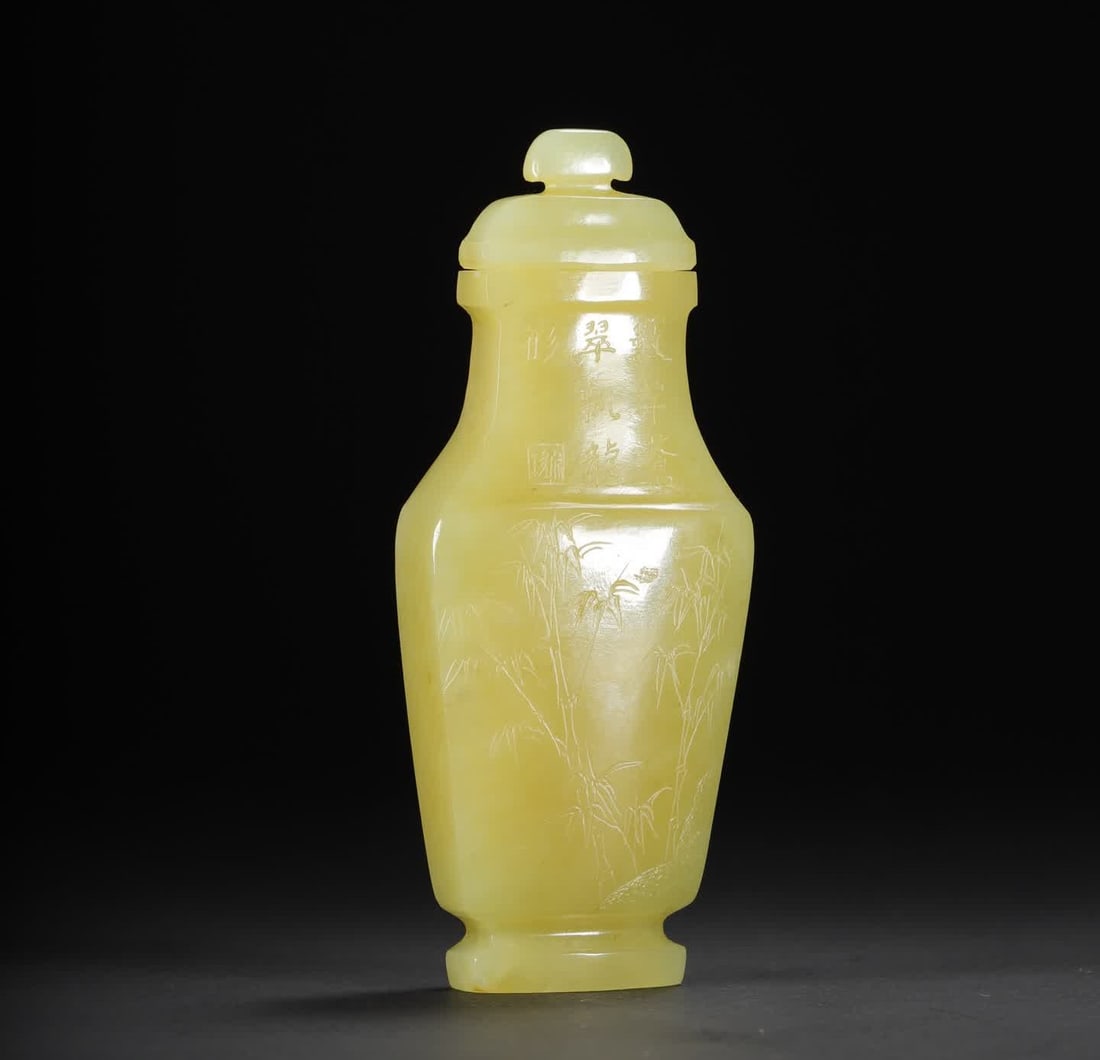 A Qing Dynasty Hetian topaz vase: Qing Dynasty Hetian topaz vase SIZE: 8.7x3.5x2.0cm W:54.2g (The Dimensions Of All Batches Are Manually Measured.If You Need More Detailed Information, Please Contact Our Customer Service Before Biddin