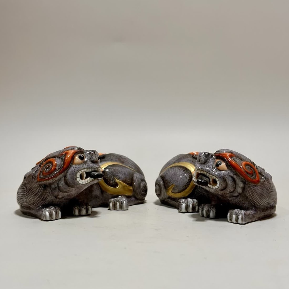 A porcelain plastic beast ornament made in the Qianlong period of the Qing Dynasty: Qianlong year of the Qing Dynasty porcelain plastic auspicious beast ornament SIZE: H:4cm L:9cm (The Dimensions Of All Batches Are Manually Measured.If You Need More Detailed Information, Please Conta