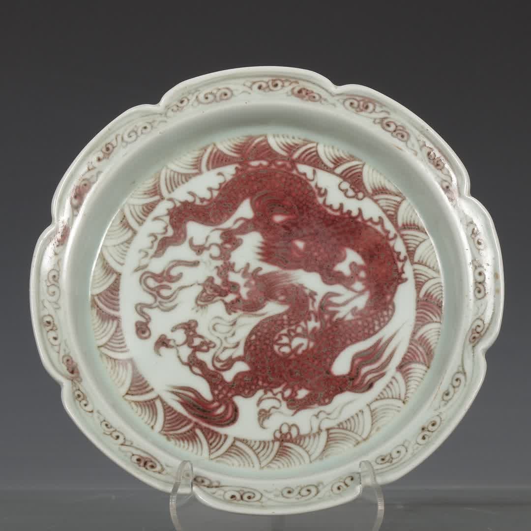 A Yuan Dynasty glazed red dragon pattern sunflower mouth plate: Yuan Dynasty glazed red dragon pattern sunflower mouth plate SIZE: H:2.3cm D:19cm (The Dimensions Of All Batches Are Manually Measured.If You Need More Detailed Information, Please Contact Our Custome
