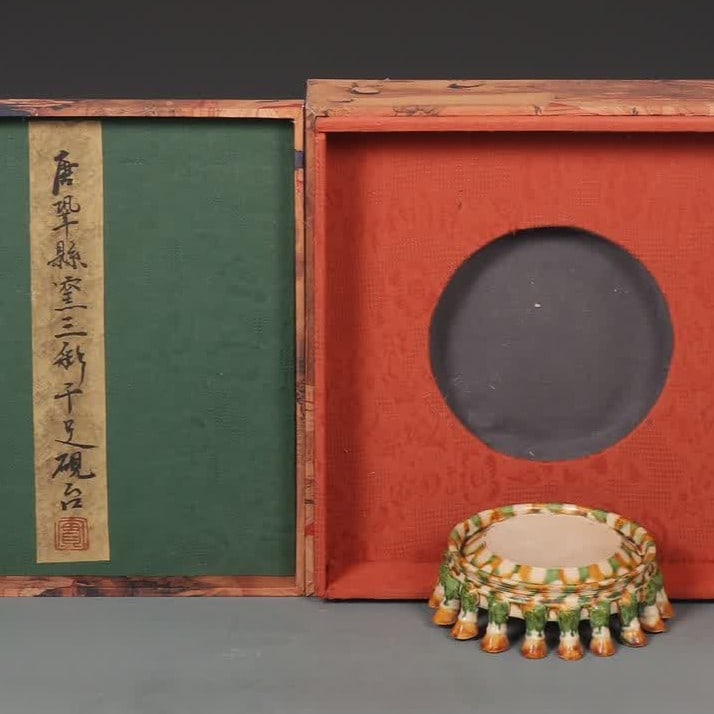 A three-color thousand-footed inkstone of Tanggong County kiln: Tang Gong County kiln three-color thousand-footed inkstone SIZE: H:5cm MouthD:12.2cm D:14.3cm (The Dimensions Of All Batches Are Manually Measured.If You Need More Detailed Information, Please Contact