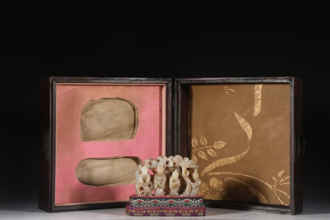 A Qing Dynasty Hetian jade figure Shanzi ornament (1 of 9)
