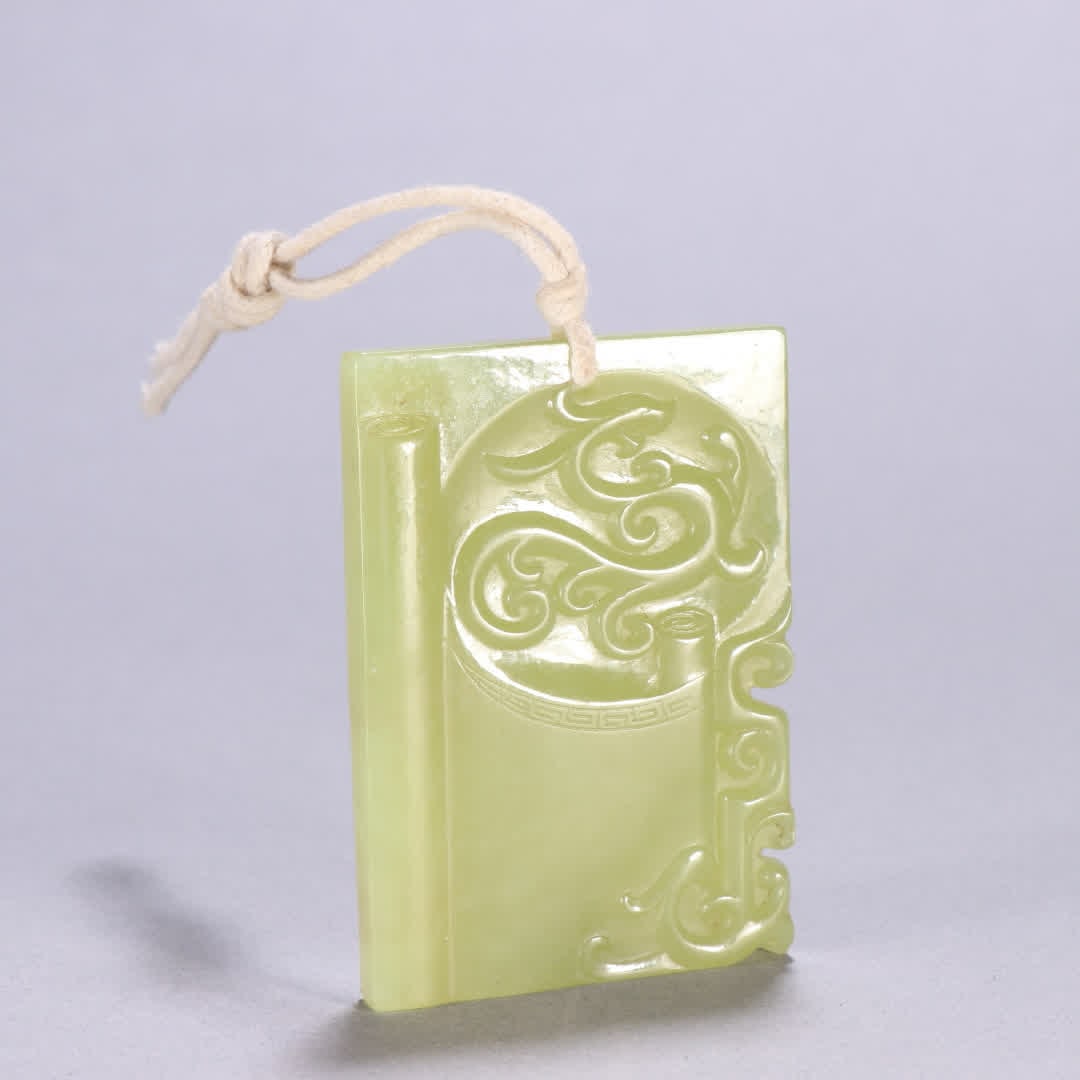 A Qing Dynasty Hetian topaz dragon pattern hanging: Qing Dynasty Hetian topaz dragon pattern listing SIZE: H:6.9cm W:4.8cm W:54g (The Dimensions Of All Batches Are Manually Measured.If You Need More Detailed Information, Please Contact Our Customer Ser