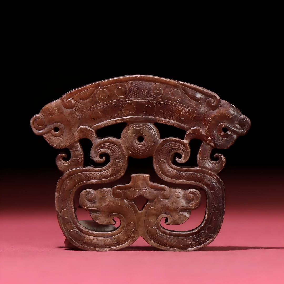 A Han Dynasty jade phoenix bird pendant (1 of 9)