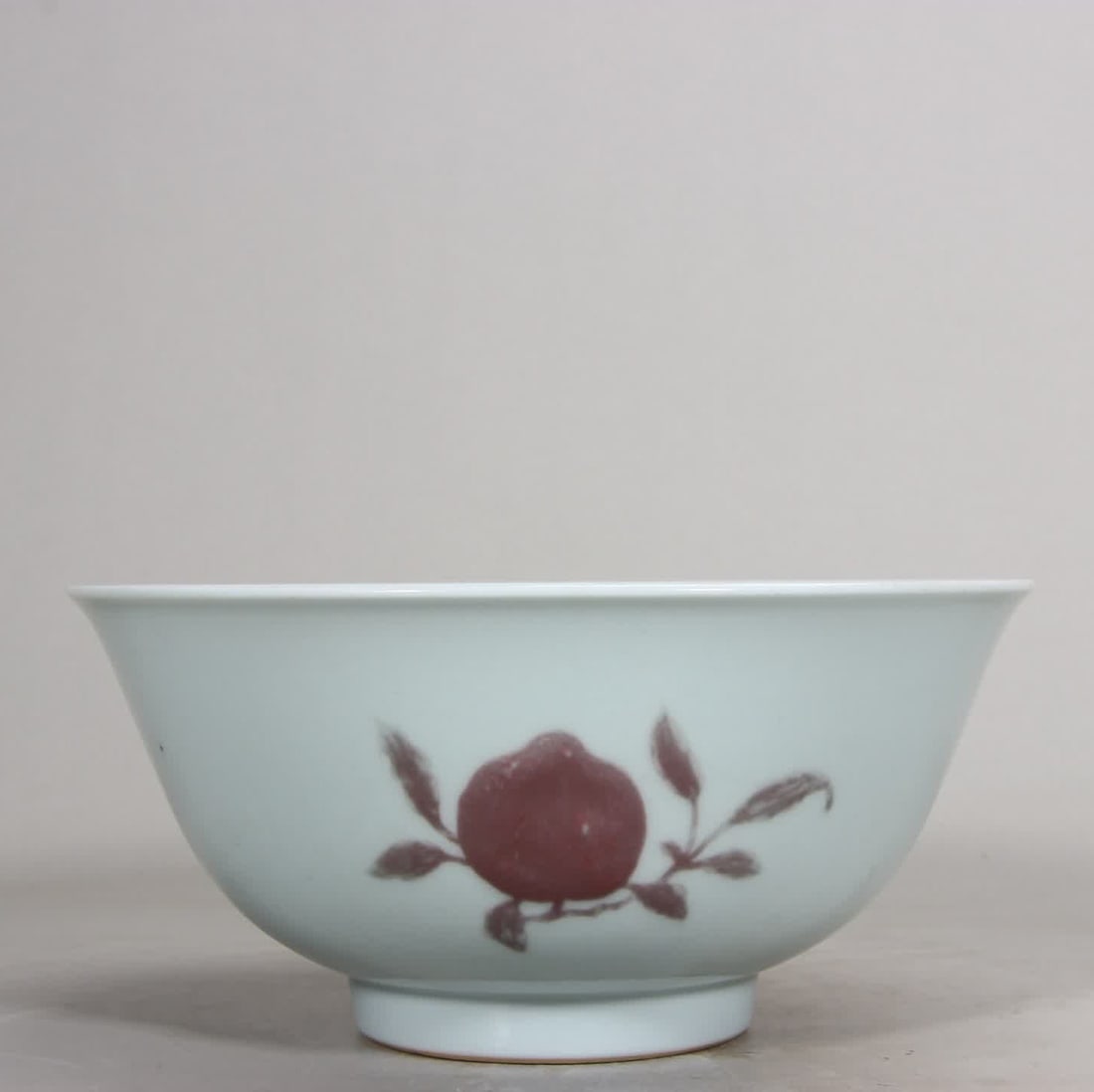 A large bowl with three multi-pattern red in the Qing Dynasty Yongzheng glaze (1 of 9)