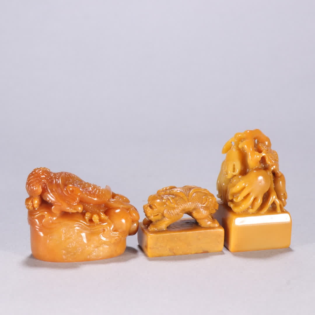 A set of Qing Dynasty Tian Huangshi seals: A set of Tian Huangshi seals in the Qing Dynasty SIZE: H: 3.6cm W: 4.7cm Single W: 56.1g (The Dimensions Of All Batches Are Manually Measured.If You Need More Detailed Information, Please Contact Our 