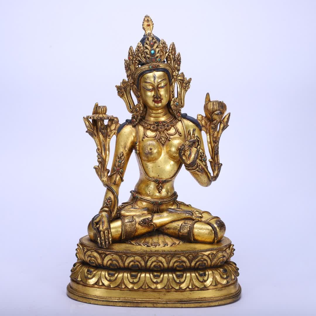 A bronze gilt Buddha statue of the Qing Dynasty: Qing Dynasty copper gilt Buddha statue SIZE: L:17cm W:11cm H:27cm W:2760g (The Dimensions Of All Batches Are Manually Measured.If You Need More Detailed Information, Please Contact Our Customer Servic
