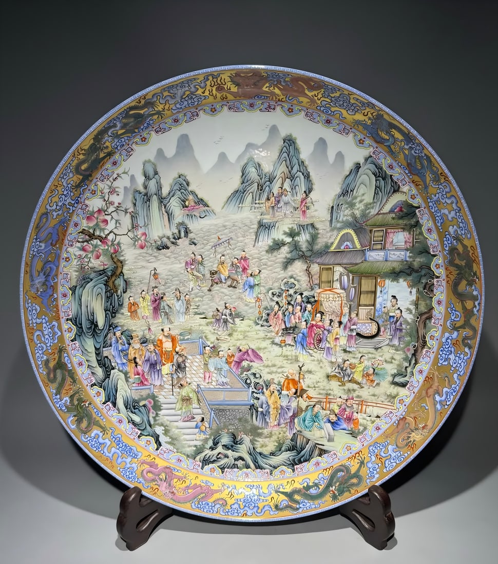A large plate of the Qing Dynasty Qianlong 54th Year Enamel Colored Gold Ground Kowloon Kuifeng Ruyi: Qing Dynasty Qianlong 54 years enamel color gold ground Kowloon Kuifeng ruyi pattern immortals birthday picture large plate SIZE: D:60cm (The Dimensions Of All Batches Are Manually Measured.If You Nee