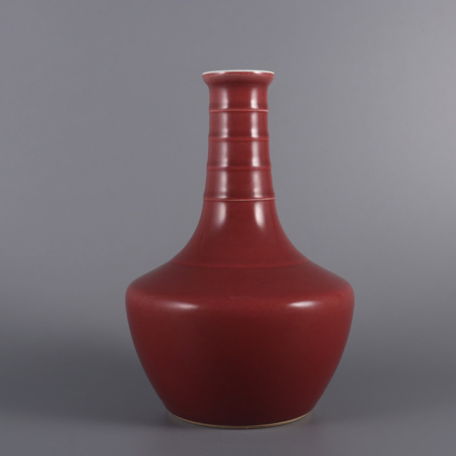 A Qing Dynasty Kangxi year Ji red glazed spiral pattern appreciation bottle (1 of 9)