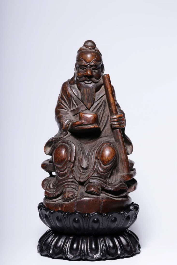 A seated statue of a bamboo carved old man in the Qing Dynasty (1 of 9)