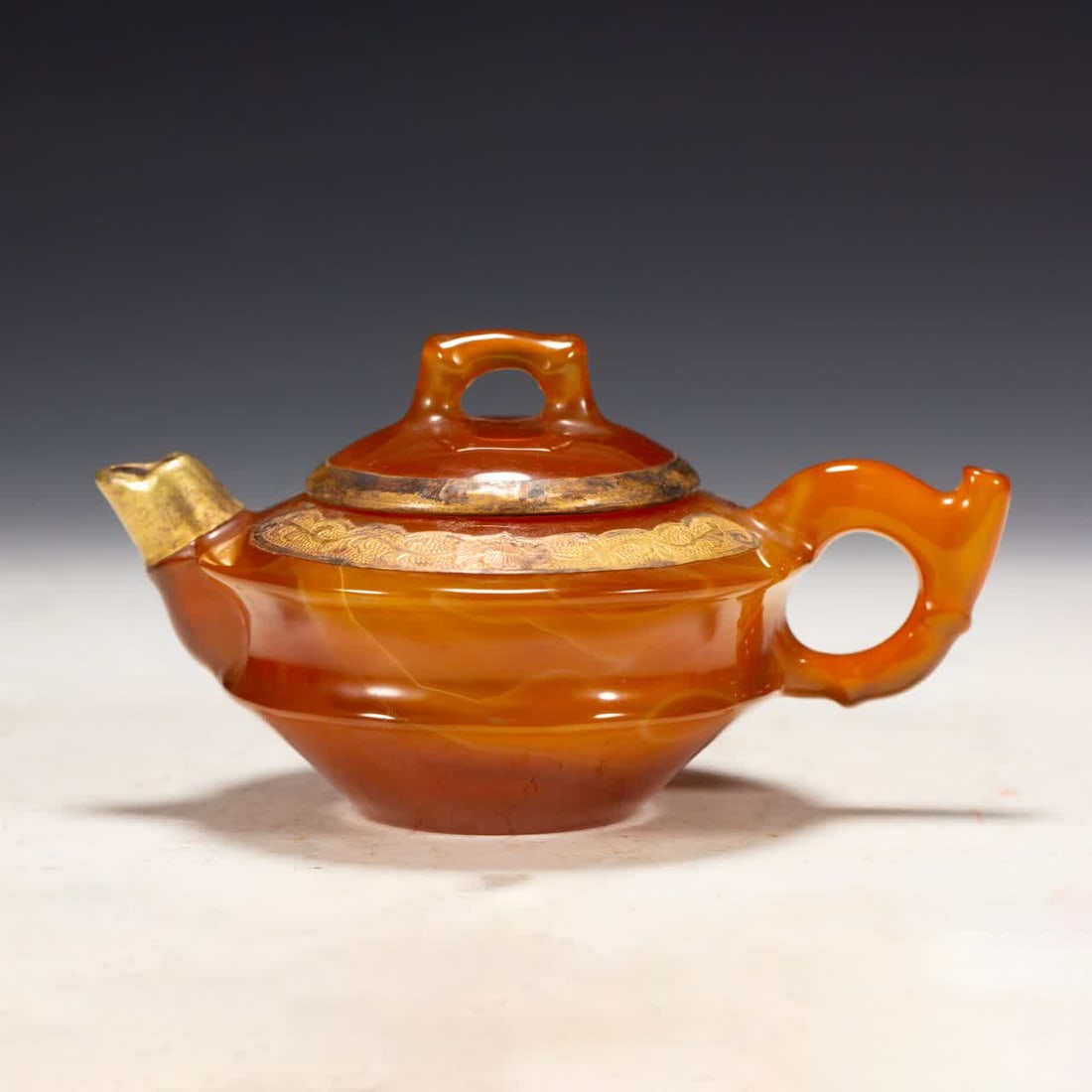 A Liao Dynasty agate silver gilt teapot (1 of 9)