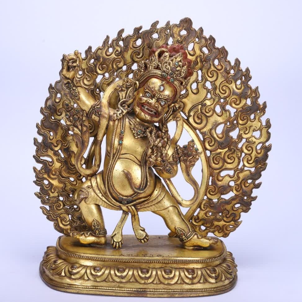 A bronze gilt Buddha statue of the Qing Dynasty: Qing Dynasty copper gilt Buddha statue SIZE: L:22W:8.5H:25cm W:3090g (The Dimensions Of All Batches Are Manually Measured.If You Need More Detailed Information, Please Contact Our Customer Service