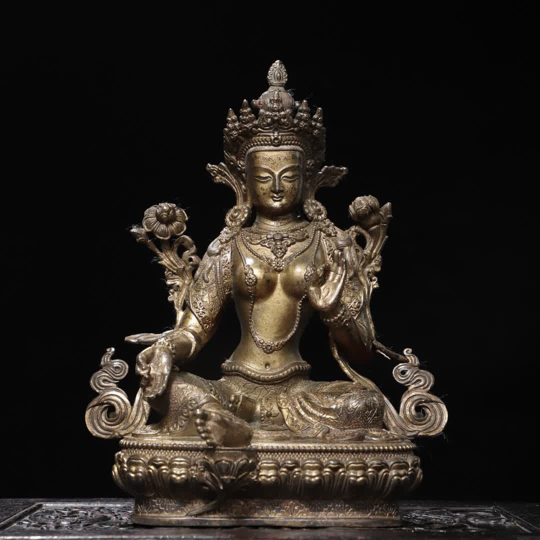 A Qing Dynasty bronze rubbing green Tara statue: Qing Dynasty bronze rubbing green tara statue SIZE: H:30cm W:19cm T:12cm W:3.3kg (The Dimensions Of All Batches Are Manually Measured.If You Need More Detailed Information, Please Contact Our Customer
