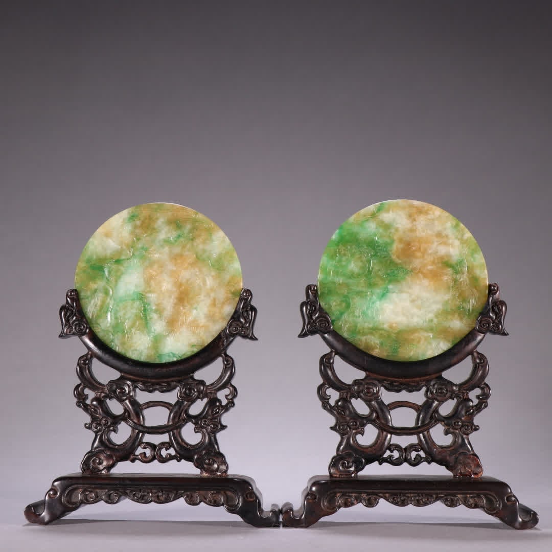A pair of Qing Dynasty jade carved landscape figure picture inserts: A pair of jade carved landscape figure picture inserts in the Qing Dynasty SIZE: D:7.5cm W:160g (The Dimensions Of All Batches Are Manually Measured.If You Need More Detailed Information, Please Conta